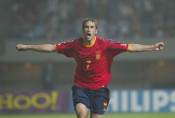 Tras su debut ante la República Checa el 10 de octubre de 1996, el delantero madrileño disputó los Mundiales de 1998, de 2002 y 2006, además de los Juegos Olímpicos de Atlanta 1996, y las Eurocopas de 2000 y 2004. Fue capitán de La Roja desde 2003 hasta 2006. En total disputó 102 partidos y marcó 44 goles con la selección absoluta.