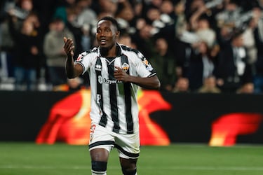 El delantero blanquinegro recuperó su olfato goleador con una diana de las de siempre. Infatigable siempre trabaja para el equipo y en esta ocasión adelantó a su equipo hasta el añadido.