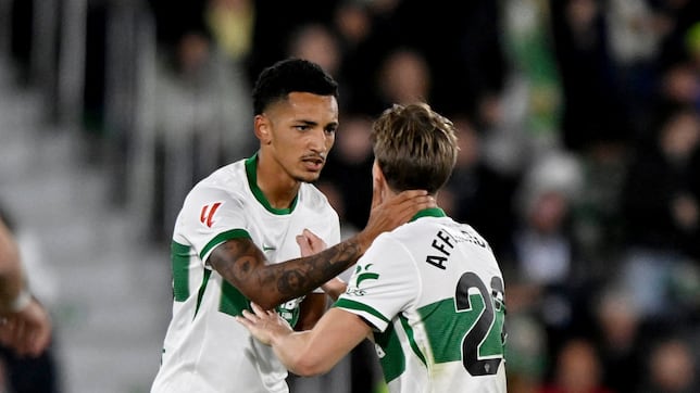 Aprobados y suspensos del Elche: El ‘Toro’ se reivindica con un golazo