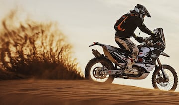 El Rally de Marruecos ha cumplido el papel de preparación para el Dakar. Audi y BRX no han acudido por lo que hay grandes ausencias como las de Sainz, Peterhansel, Roma y Loeb. Hay 2.656 kilómetros de recorrido (1.633 cronometrados) alrededor de Zagora repartidos en cinco etapas.