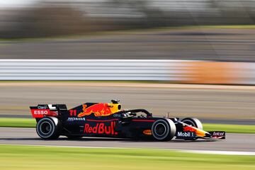 Sergio Pérez rodó con el RB15, monoplaza con el que la escudería compitió en el 2019, en el circuito de Silverstone.