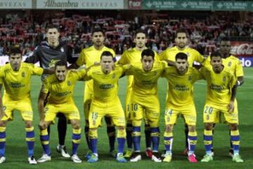 Once de Las Palmas. De pie: Raúl, Aythami, Bigas, Montoro y Wakaso. Agachados: Garrido, David Simón, Roque, Araujo, Tana y Jonathan Viera.