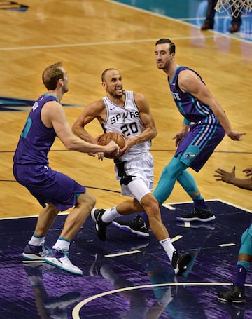 El 25 de noviembre de 2017 el escolta argentino con 40 años jugó su partido 1.000 en una fase regular de la NBA. Fue ante los Charlotte Hornets.