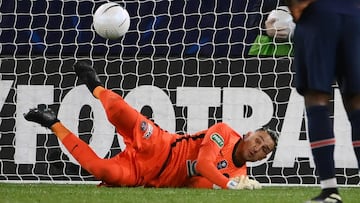 Keylor Navas extends PSG contract to 2024