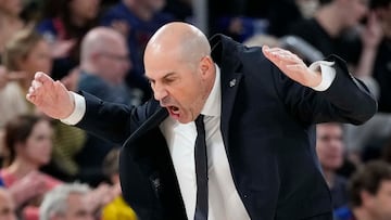 BARCELONA, 09/01/2026.- El técnico español del Partizan, Joan Peñarroya, durante el encuentro correspondiente a la fase regular de la Euroliga que disputan hoy viernes Barça y Partizan en el pabellón blaugrana de Barcelona. EFE / Enric Fontcuberta.
