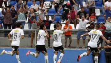 Colo Colo festejó en San Carlos para llegar a la cima.