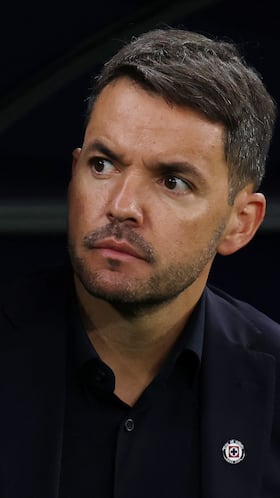Soccer Football - FIFA Intercontinental Cup - Derby of the Americas - Cruz Azul v Flamengo - Ahmad Bin Ali Stadium, Al-Rayyan, Qatar - December 10, 2025 Cruz Azul coach Nicolas Larcamon before the match REUTERS/Mohammed Salem