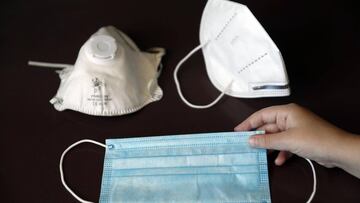 Tres tipos de mascarillas, la quirúrgica, (abajo), una FFP2 (92%) (i) y N95