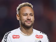 The Brazil star shared a brief exchange with a San Lorenzo defender after the final whistle, creating a moment that quickly caught fans’ attention.