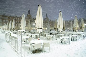 La Plaza Mayor de Madrid, situada en el centro de Madrid, en el barrio de Sol.