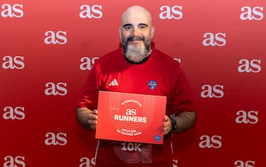 Los runners de AS con sus camisetas para la Zúrich Rock 'n' Roll Running Series Madrid. Jersey amarillo maratón,  gris media maratón y rojo 10 km.