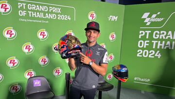 MarTainator con su casco especial para Tailandia.