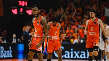 Jean Montero celebra una canasta ante Hapoel Tel Aviv.