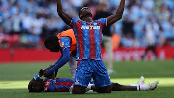 Crystal Palace player celebrate after winning the English FA Cup final football match between Crystal Palace and Manchester City at Wembley stadium in London, on May 17, 2025. Palace won the match 1-0. (Photo by Adrian Dennis / AFP) / NOT FOR MARKETING OR ADVERTISING USE / RESTRICTED TO EDITORIAL USE