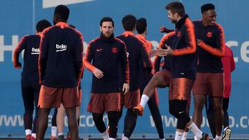 Las bromas (de Piqué a Messi), las risas (Mina) y el buen ambiente reinaron en el entrenamiento de ayer del Barcelona.