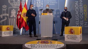 MADRID, 09/01/2021.- Los ministros del Interior, Fernando Grande-Marlaska (c), y Transportes, Movilidad y Agenda Urbana, Jos&eacute; Luis &Aacute;balos (d), ofrecen una rueda de prensa desde la Delegaci&oacute;n del Gobierno en Madrid, para actualizar dat