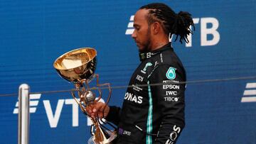 Hamilton en el podio de Sochi.