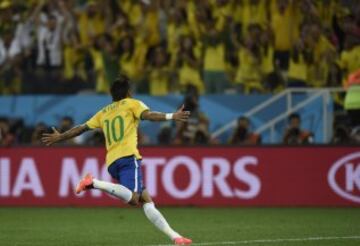 Neymar celebra el empate a uno.