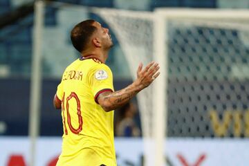 Los dirigidos por Reinaldo Rueda debutaron con victoria en el primer partido de la Copa América. La Tricolor se impuso con un tanto de Edwin Cardona.
