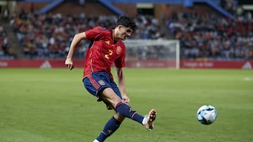 Hugo Novoa con la sub-21.