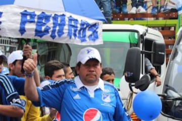 Las calles de Bogotá se pintan de azul y blanco