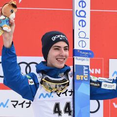 Timi Zajc se impone en Oberstdorf con 18 años