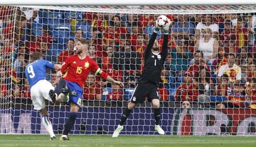 De Gea saves