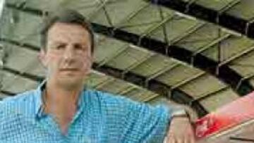 <b>FELIZ. </b>El primer triunfo liguero ha devuelto la tranquilidad al entrenador del Albacete.