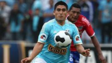 Irven &Aacute;vila, jugando con Sporting Cristal.