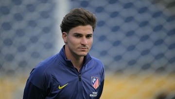Atletico Madrid's Argentine forward #19 Julian Alvarez looks on during the team's pitch recognition at Lumen Field stadium in Seattle on June 18, 2025 in the Club World Cup 2025 football tournament. (Photo by JUAN MABROMATA / AFP)