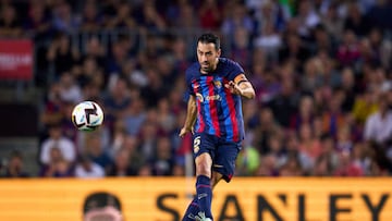 BARCELONA, SPAIN - OCTOBER 23: Sergio Busquets of FC Barcelona passes the ball during the LaLiga Santander match between FC Barcelona and Athletic Club at Spotify Camp Nou on October 23, 2022 in Barcelona, Spain. (Photo by Alex Caparros/Getty Images)