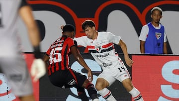 Dos chilenos lo pasan mal en Brasil