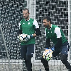 Pau y Diego López, cruce de caminos en la portería