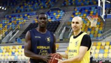 Sitapha Savan&eacute; y Albert Oliver, del Herbalife Gran Canaria.