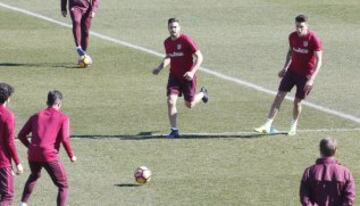 Simeone tiene dudas para el once inicial ante el Barcelona.