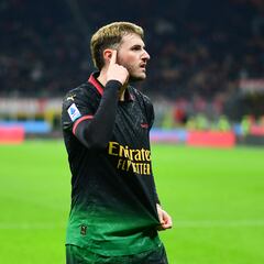 Santiago Giménez ahora va por Italia