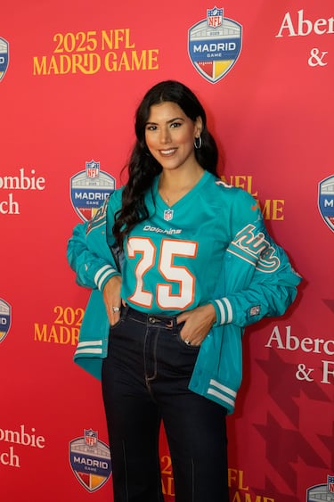 Sofía del Prado posa en la alfombra roja previa al partido.