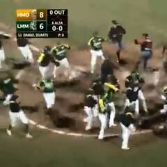 Yadiel Hernández de Cañeros le aventó el bat a pitcher de Naranjeros