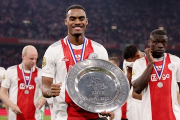 El equipo de Ámsterdam ganó la Eredivisie con sólo dos puntos sobre el segundo clasificado, el PSV.