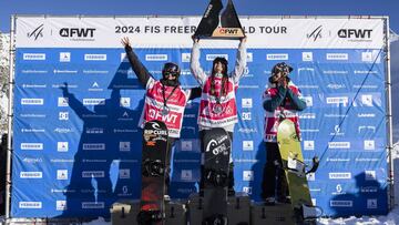 Núria Castan en lo alto del podio en el Verbier Pro 2024.