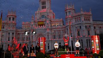 15/09/19 VUELTA CICLISTA A ESPAÑA 2019 ETAPA 21 FUENLABRADA - MADRID
PODIO ROGLIC VENCEDOR DE LA CARRERA ALEJANDRO VALVERDE POGACAR VUELTA A ESPAÑA CICLISMO
PUBLICADA 16/09/19 NA MA53 5COL