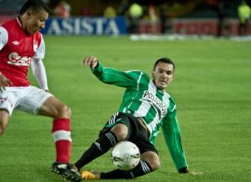 Alejandro Bernal: "Hoy en día, doy la vida por Nacional y daría lo que fuera por ganar la Superliga con Nacional. Siempre va a ser un partido especial para mí por lo que he vivido con los dos equipos. Enfrentar a Santa Fe me genera una linda sensación porque estuve cuatro años y aprendí mucho".