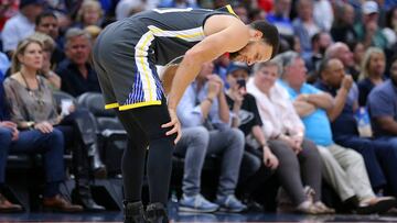 Stephen Curry se lesiona el pie a sólo tres días de los 'playoffs'