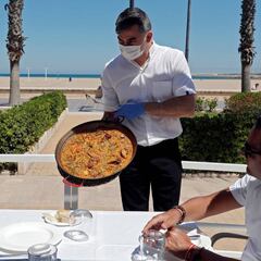 Bares, terrazas y restaurantes: ¿hay qué llevar mascarilla y mantener distancia?