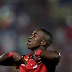 Un doblete de Vinicius Jr da el triunfo a Flamengo
