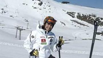 <b>CINCO MESES DESPUÉS.</b> Rienda volvió a ponerse los esquies en Sierra Nevada después de su triada.