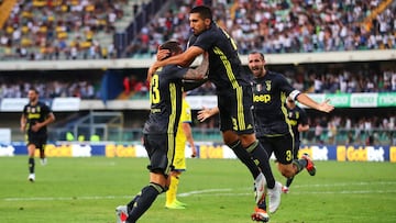 VERONA, ITALY - AUGUST 18: Federico Bernardeschi of Juventus celebrates scoring his side&#039;s third goal with team-mate Emre Can during the Serie A match between Chievo Verona and Juventus at Stadio Marc&#039;Antonio Bentegodi on August 18, 2018 in Verona, Italy. (Photo by Chris Brunskill/Fantasista/Getty Images)