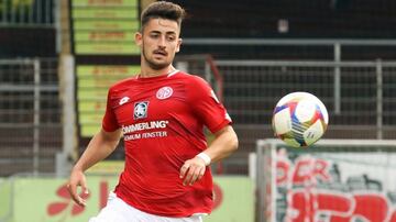 Kennet Hanner-López (19) El chileno-alemán marcó 18 goles en la temporada 2017-2018 por el Mainz 05 Sub 19. Sus buenas presentaciones le valieron ser ascendido al Mainz II, que juega en la cuarta categoría de Alemania, donde perdió algo de continuidad y ahora fue contratado por el Hoffenheim para esta nueva temporada.