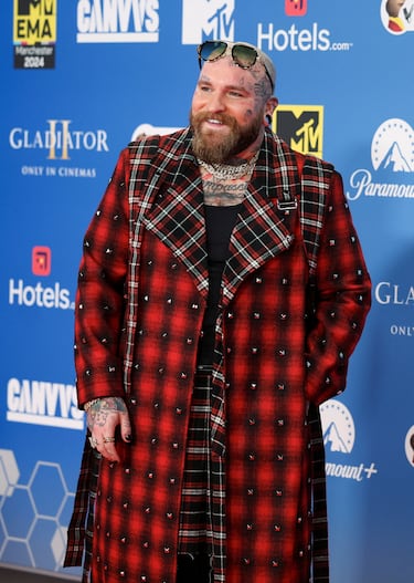 Teddy Swims, cantante y compositor estadounidense cuya música combina géneros que incluyen R&B, soul, country y pop.