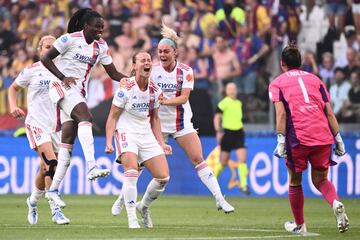 Amandine Henry inauguró el marcador en Turín.